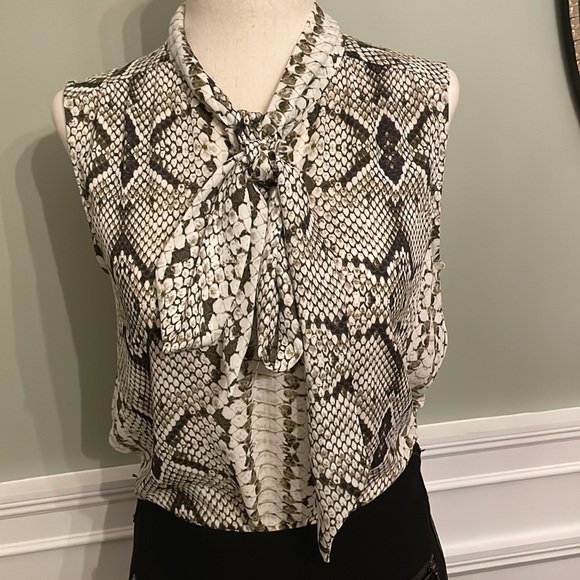 Jcrew python print in army green sleeveless 100% polyester - Picture 2 of 4